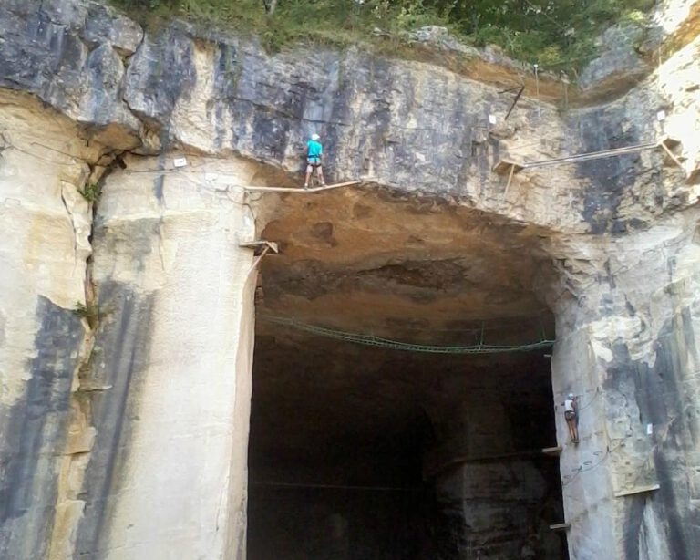 La Grotte de Champ Retard